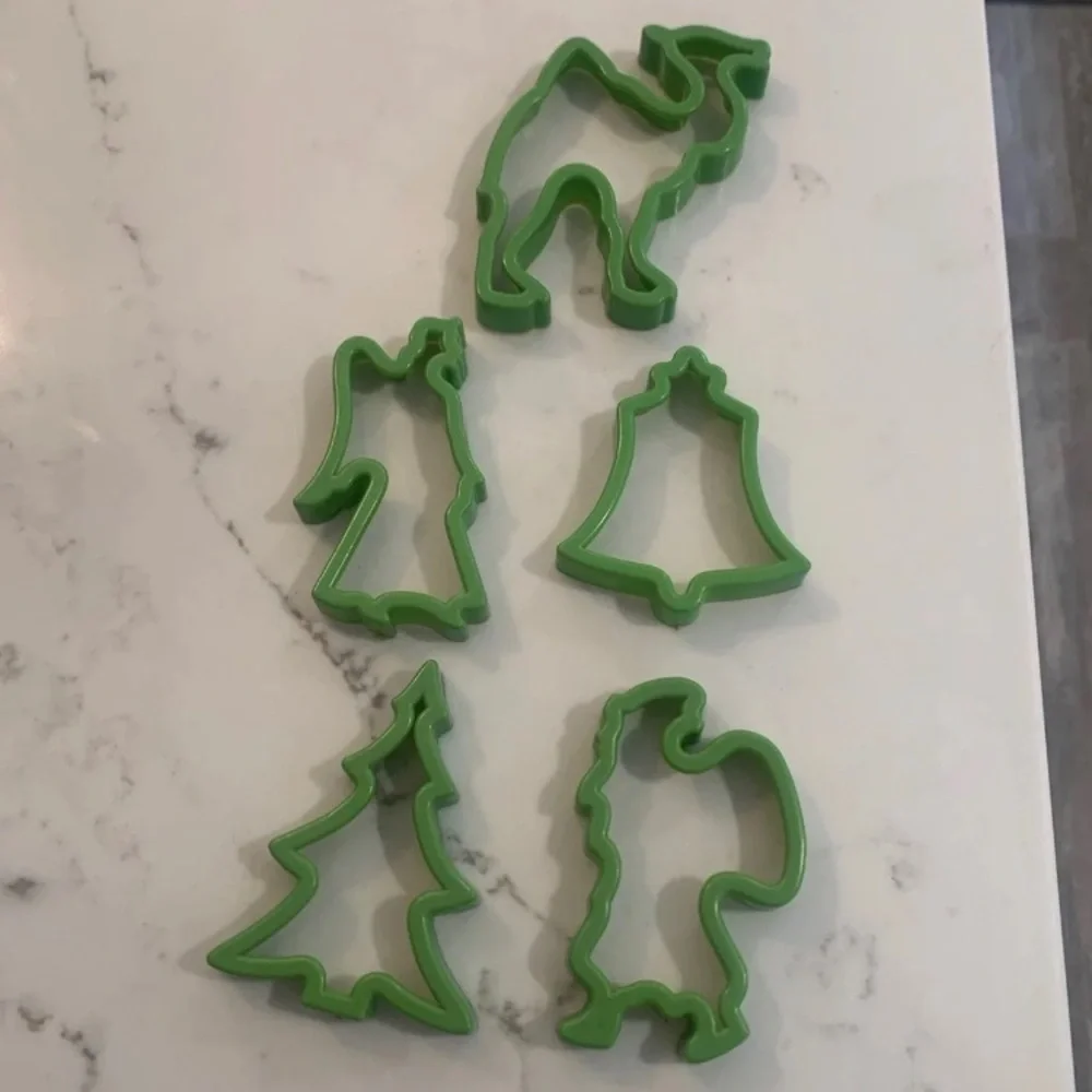 5 piece holiday/Christmas Cookie Cutters